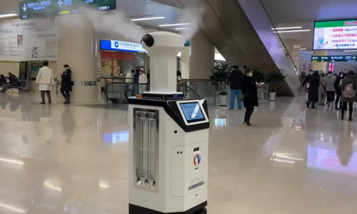 山東醫(yī)院消毒機器人殺毒實景圖片