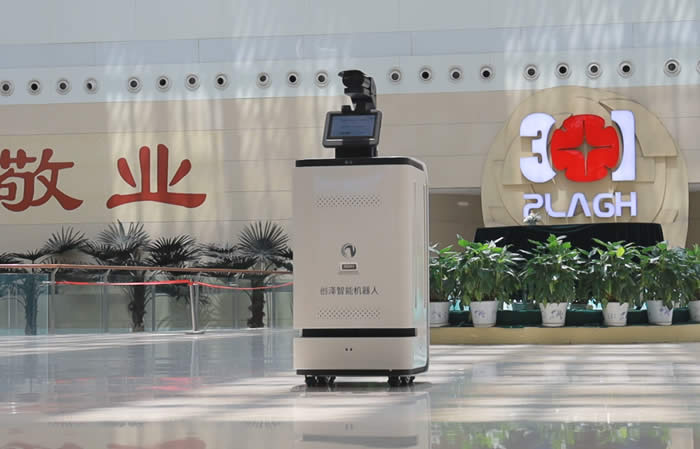 創(chuàng)澤醫(yī)用測溫消毒機器人應用實景圖片