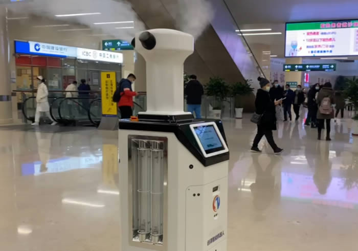 室內(nèi)霧化消毒機(jī)器人在醫(yī)院消毒場景圖